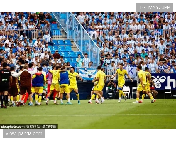 巴埃纳攻破乌拉圭球门：西班牙1-0取胜成焦点